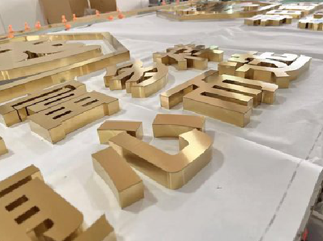 盐城拉丝不锈钢字的特点。